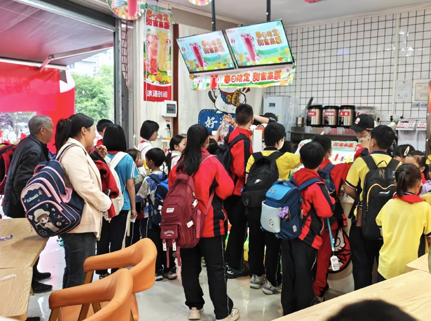 冰语时间：茶饮市场的崛起之星 